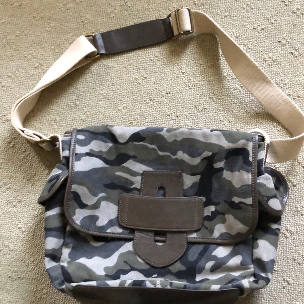 Tila March Crossbody bag- Camouflage